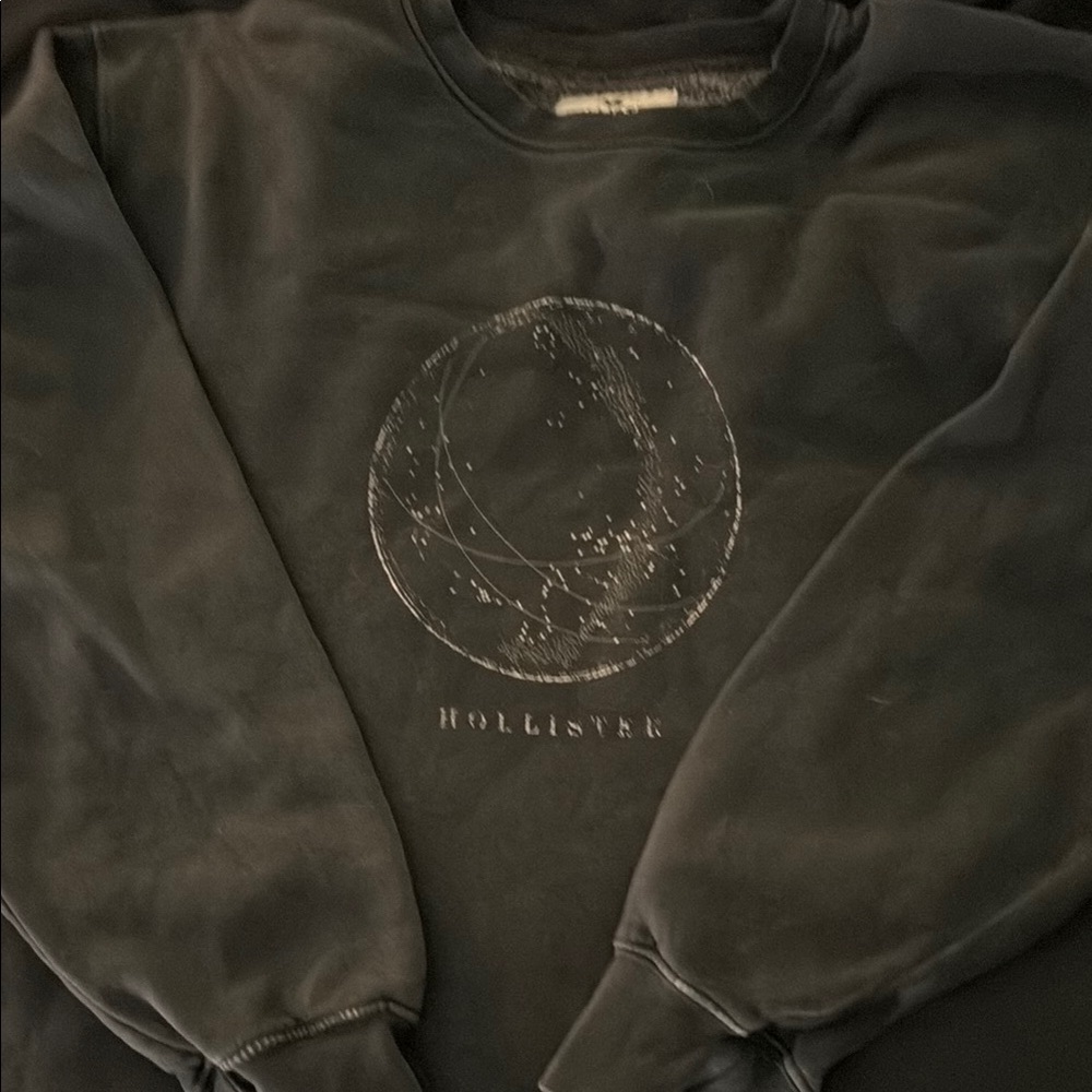 Hollister Blue Sweatshirt with Classic Crewneck Design